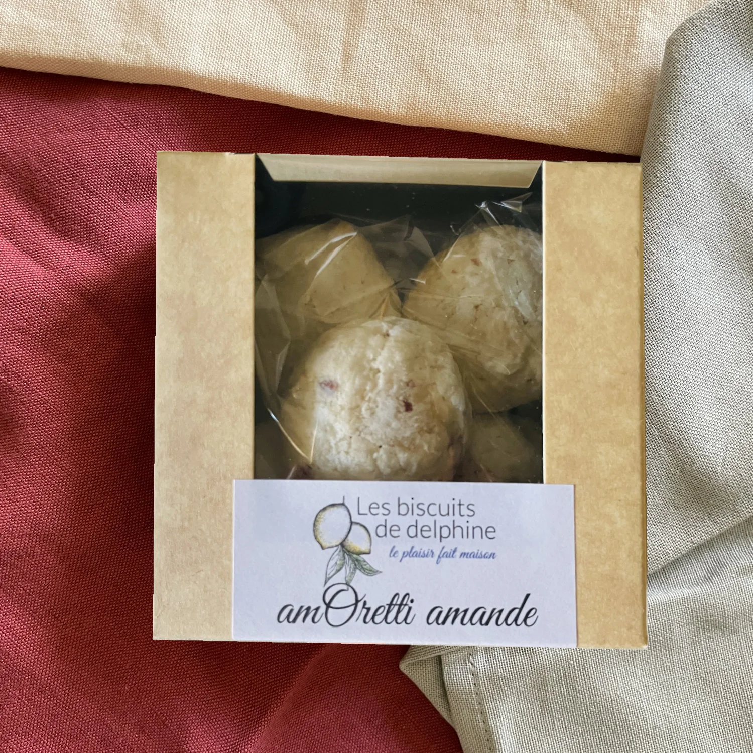 boite kraft alimentaire avec 5 biscuits amOretti amande