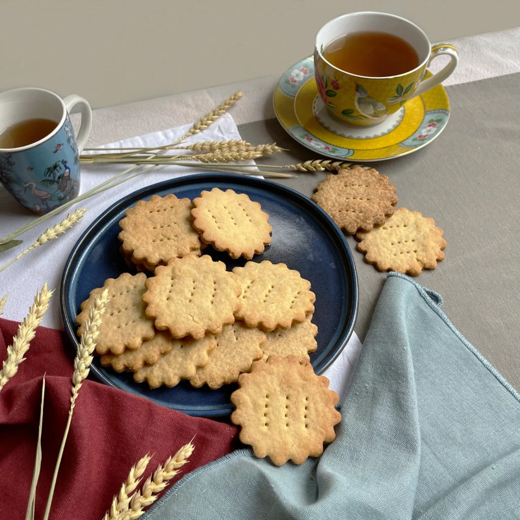 l'heure du thé avec des galettes bretonnes au bon goût de beurre